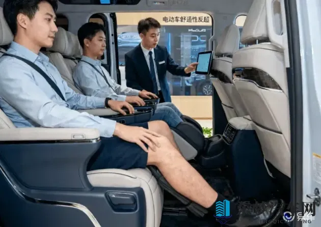 99re热:网络热剧火爆,观看人数突破百万-1