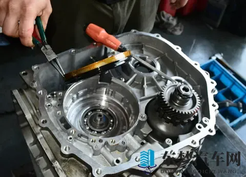 《潜水艇女兵满天星》：潜海女兵，星光璀璨映海面-2