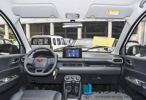 售价548万元起全系手动挡 全新五菱宏光燃油版正式上市-1