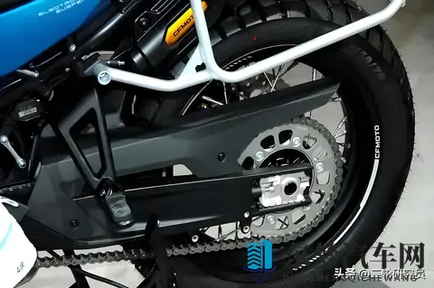 春风800MT ES只升级电子减震，凭啥成摩友热议焦点？-1