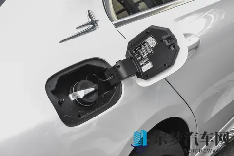 选装配置视角下 2025 款奔驰 C 级各版本如何选-3