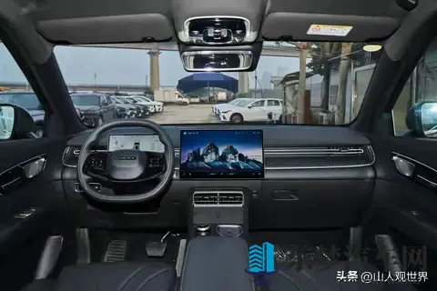 929万逆天价！冠军基因+8155芯片，瑞虎8把10万级SUV卷到天花板-1