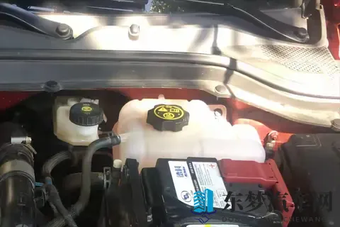 原车防冻液可以使用多少年？记住这2种情况，及时更换防冻液！