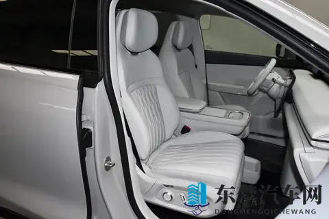 家用大5座推荐！1898万起，配8295芯片+20底盘，家用真香-2