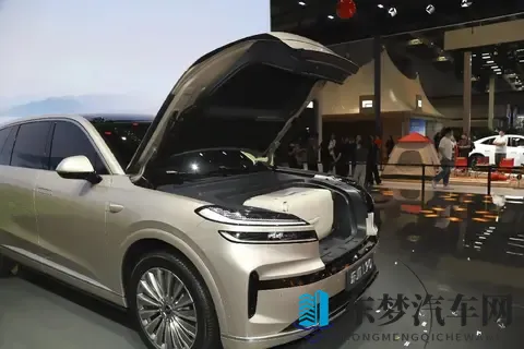 25款乐道L90，纯电续航605km，轴距3110mm，173+8后排大屏-2