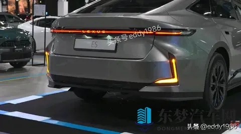 全新雷克萨斯ES实车外观与内饰终于曝光，惊喜与惊吓并存！-1