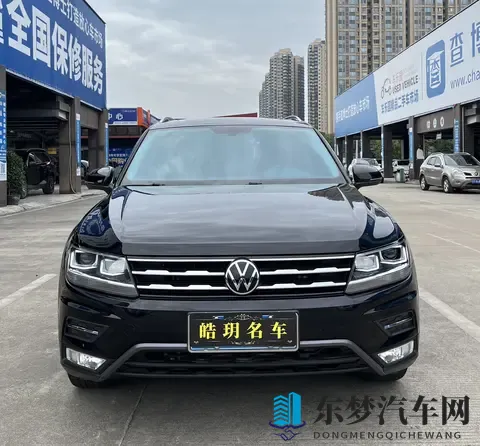 打扑克的剧烈运动：驾驶挑战：专注力大考验，安全出行关键！-1