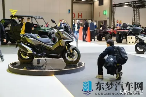 VOGE无极发布两款全新踏板，双杠450ADV踏板，单缸160通勤踏板-1