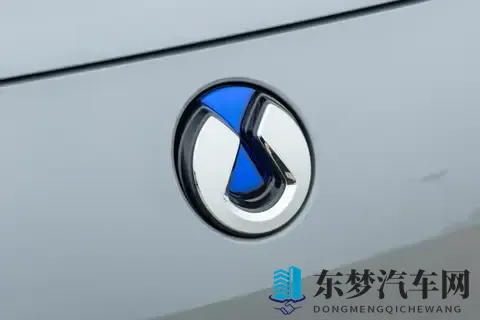 腾势N8L DM：52米车长+3米轴距，全家出游不用愁！-3