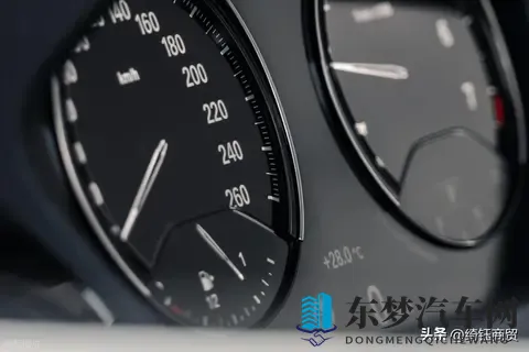 丝袜老师踩我 出精：科技跨界新潮流，智能丝袜惊现车界！