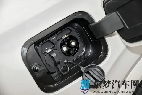 体验蓝电E5 PLUS先享版：230km续航+电混全时四驱，展现硬核实力-2