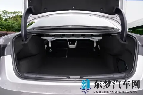 10万级运动轿车怎么选？看这款：第三代领克 03-3