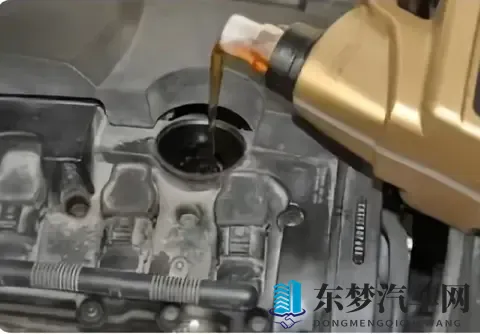 拖到修理厂拆开一看,机油泵都快憋坏了,盲目加0W-20机油的代价-1