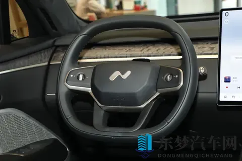 务实家庭之选，乐道 L90 七座 Max 版用车体验-1