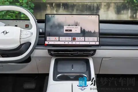 试驾东风奕派 eπ007+：颜值吸睛、操控够劲，智能还懂我-2