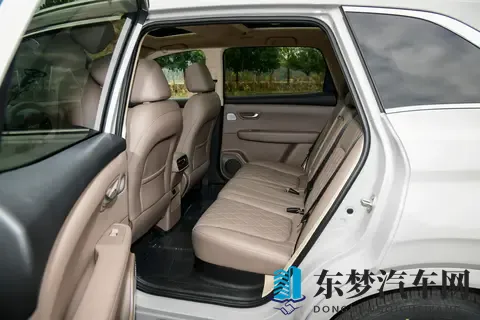 1398万起！赛力斯再添爆款，全能选手第三代蓝电E5 PLUS-2