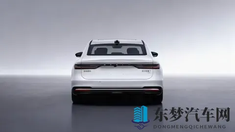 吉利银河星耀7亮相，插混轿车续航达165公里-1