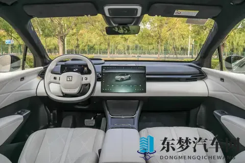 后驱+入门340马力，全系400V快充，限时1458万起，新款极氪X上市-2