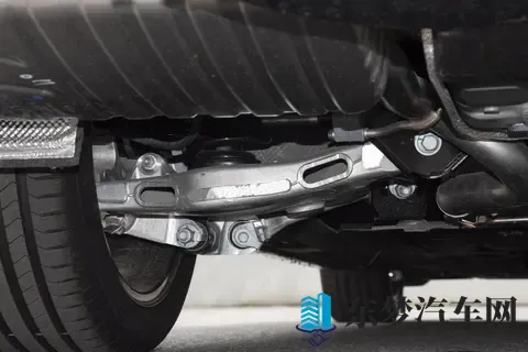 捷豹 XFL 2 款车型配置拆解:2398 万起怎么选?实用党 & 性能党都看这-3