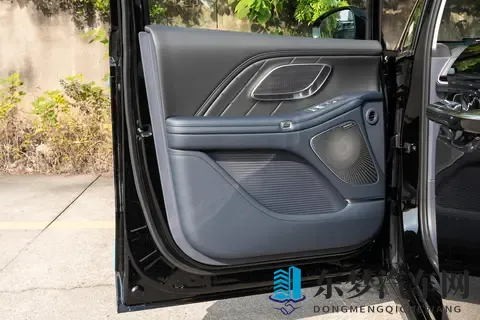 26款岚图梦想家:安全、智能、豪华全面突破,值得试驾体验-3