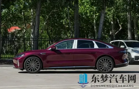 高速稳如BBA！奇瑞风云A9L值不值得买？老司机掏心窝子说10句实话-1