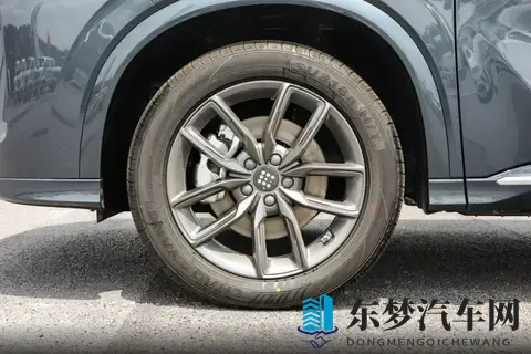 体验蓝电E5 PLUS先享版：230km续航+电混全时四驱，展现硬核实力