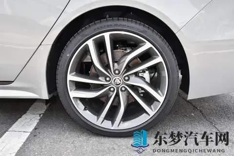 捷豹 XFL 2 款车型配置拆解:2398 万起怎么选?实用党 & 性能党都看这-1