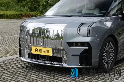 极氪009年底冲量？5年 0 息 省5万  再免15万购置税，让对手怎么活？