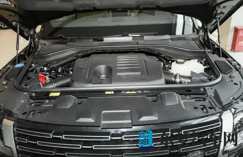 经典永不过时?揽胜外观设计相对“保守”,动力稳重而强劲-1