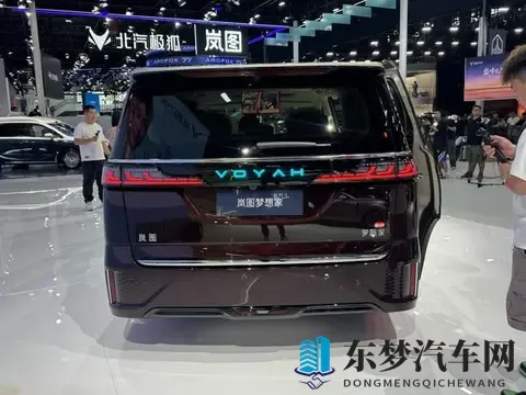 华为智驾+四座头等舱，杀疯了！-1