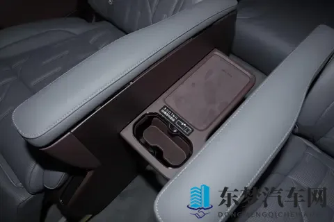 39秒破百续航700+，极氪009凭啥这么火？开起来咋样？-2