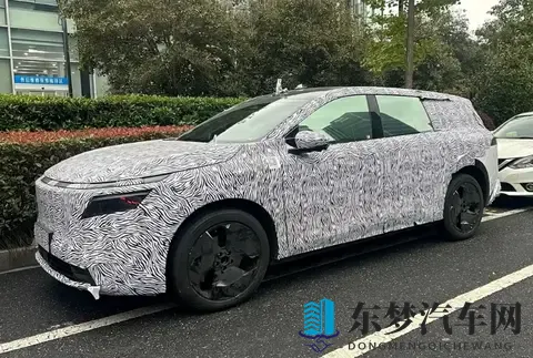 日产N8谍照曝光!内配备大尺寸双联屏,还是纯电SUV?-2