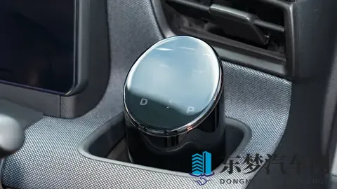 电动车变移动发电站？日产推出创新太阳能电池板！