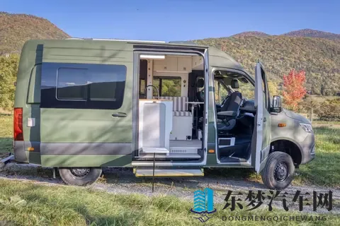 定制车型：可供两人乘坐的奔驰Sprinter 4x4，配备电磁炉和马桶-2