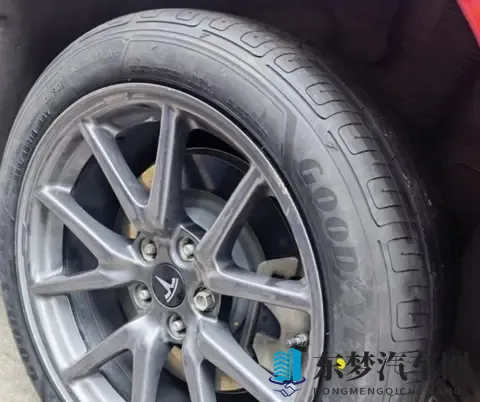 海角国精产品一区二区：汽车新潮流，智能环保两开花-2