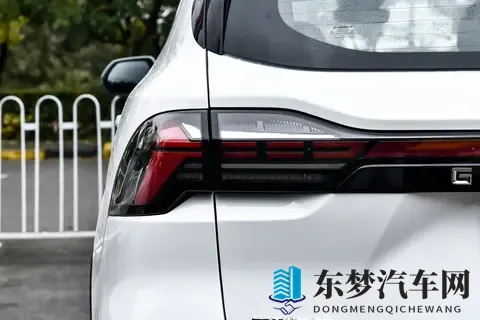 换装直瀑式前脸格栅，升级Flyme车机，第三代吉利豪越L实车亮相-1