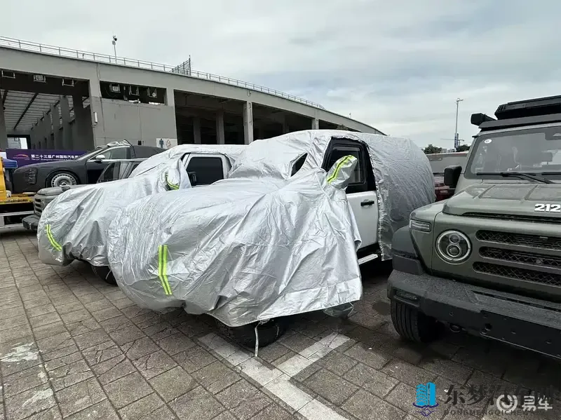 212 T01 60周年纪念版和皮卡版车型将亮相-1