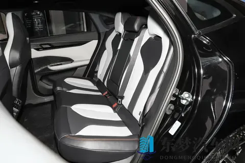 刚毕业预算不多，又追求颜值和实用，可以看看这款-长安启源A06-3