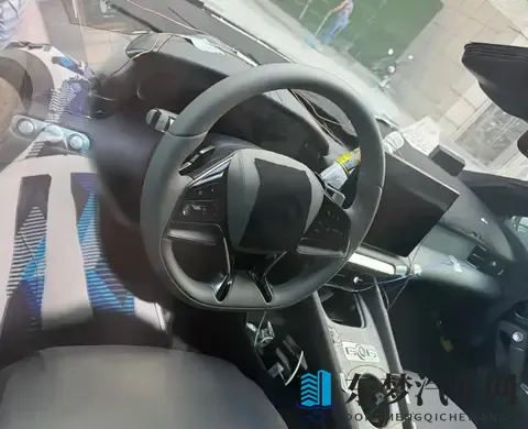 腾势Z敞篷版谍照曝光！网友：工薪族能不能开上？-2