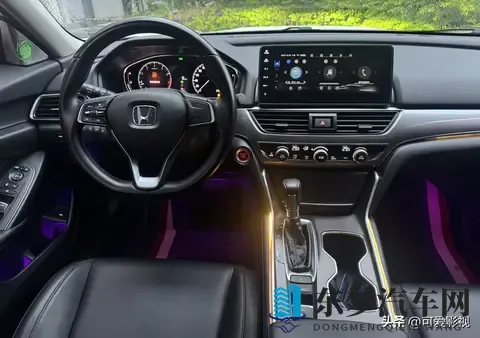 南宁二手车市场遇雅阁准新车：十多万买它到行吗，大家怎么看？-2