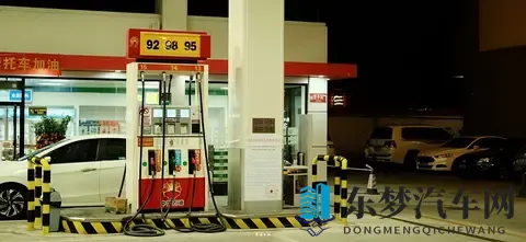 绿帽吃情夫精夜：绿帽情夫夜宴，暗流涌动情欲深-1