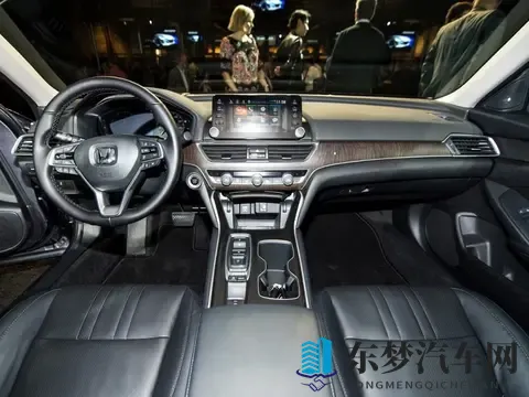 254马力对决混动标杆， 蒙迪欧与雅阁怎么选？-2