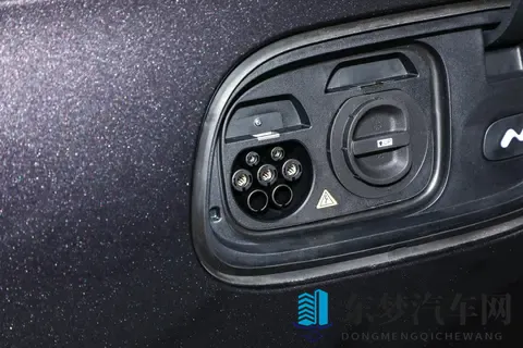 乐道L90 2025款 七座版Ultra：家用纯电SUV的高性价比之选-1