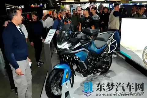 春风800MT ES只升级电子减震，凭啥成摩友热议焦点？-3