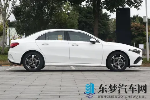 2025款奔驰A级：车型配置对比与选买建议-1