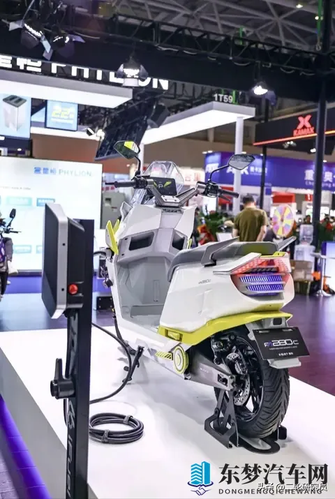 蜂鸟FA280C，续航300公里不是梦，性能还炸裂！-3