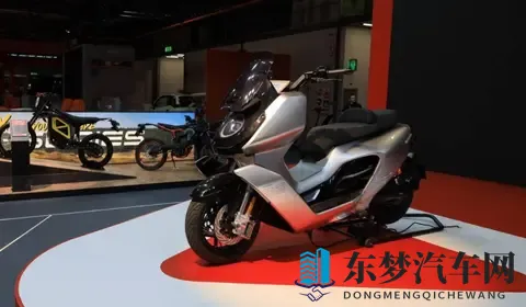 两轮电动也能有翻转小桌板？小牛电动又让人体验了一把高级感