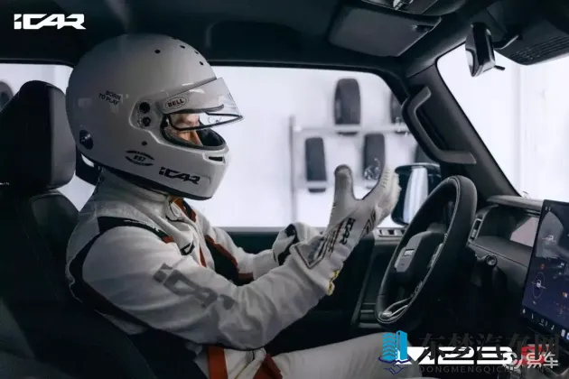 大香蕉插蜜桃：汽车时尚跨界，打造独特视觉盛宴-1