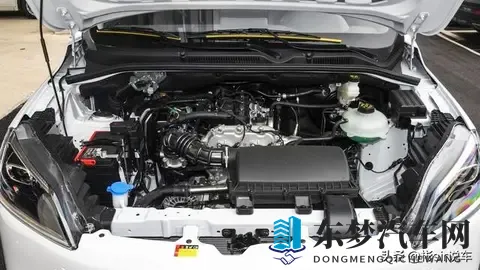 五菱宏光燃油版亮相!15L动力+7座可选,家用拉货两不误-1