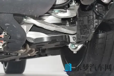 别让第三排成摆设！腾势N8L深度体验：这才叫全家VIP的真相-3